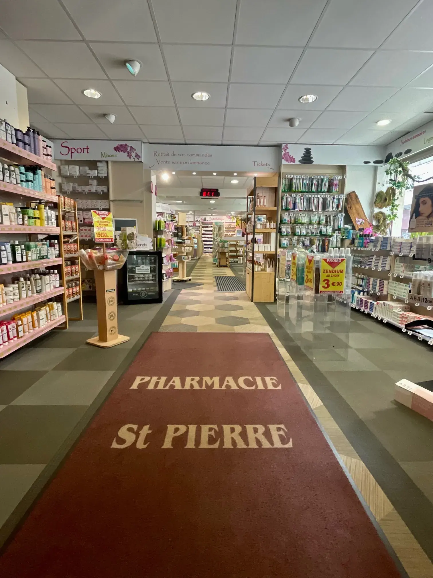 Intérieur Pharmacie Saint Pierre Pontarlier